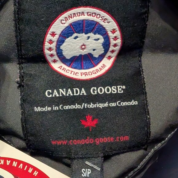 Women's Canada Goose Victoria Parka Duck Down Jacket with Coyote Fur Trim - Picture 3 of 12